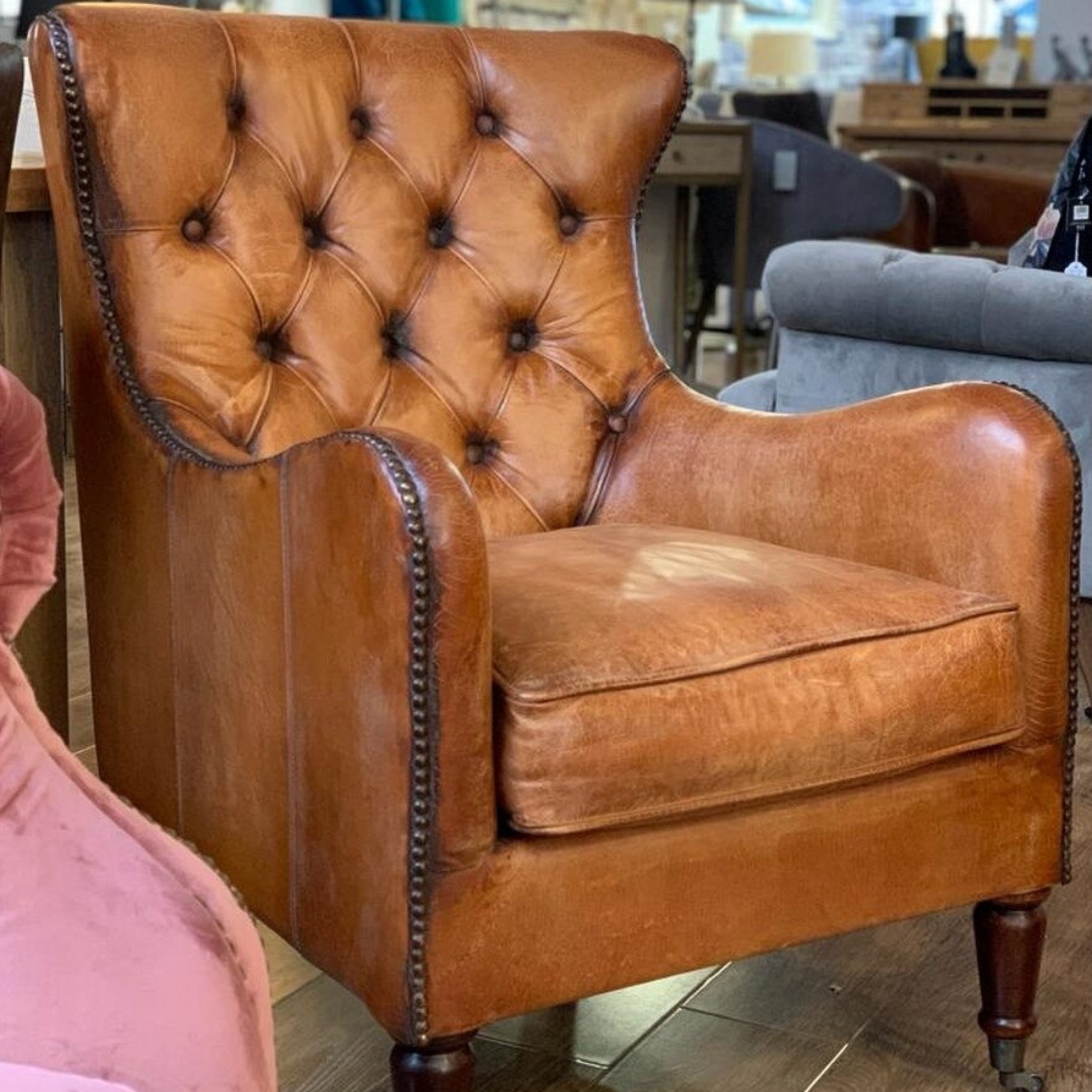 Bordeaux Buttoned Leather Armchair - Antique Brown
