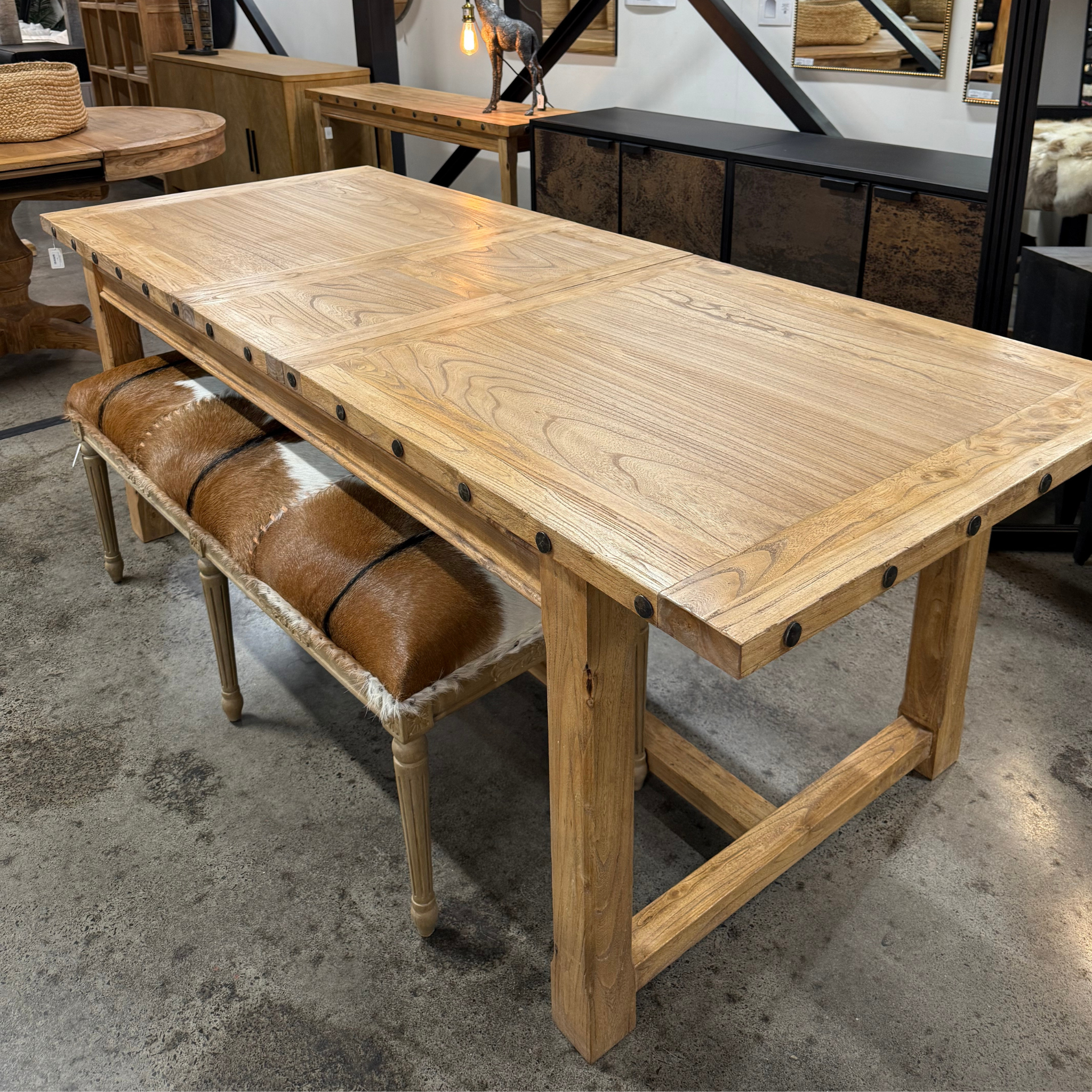 Brasilia Dining Table