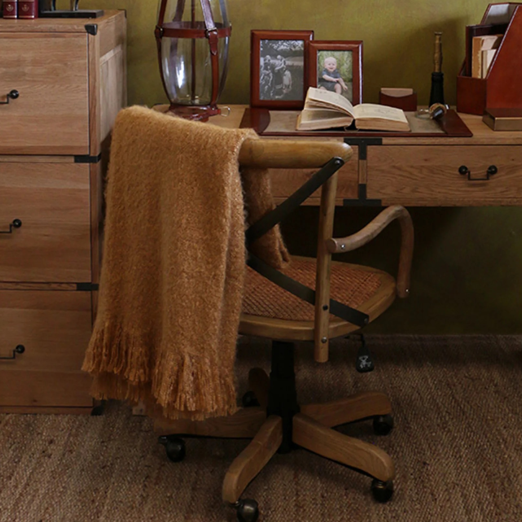 Elm Swivel Chair