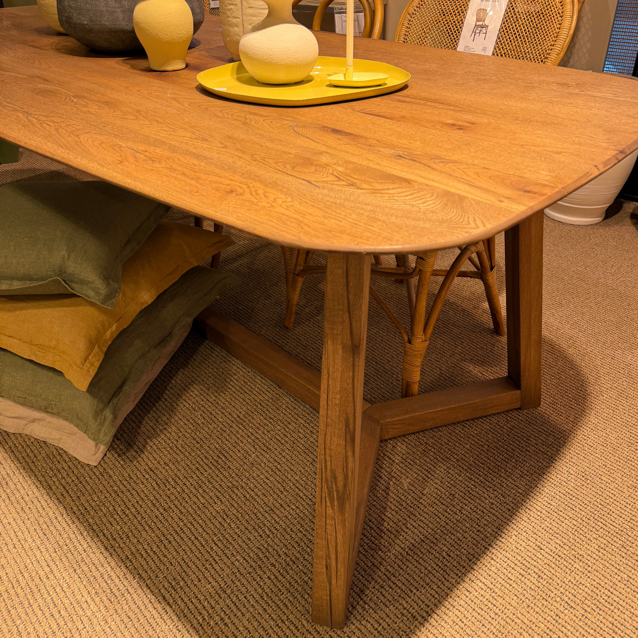 Hawaii Oak Dining Table