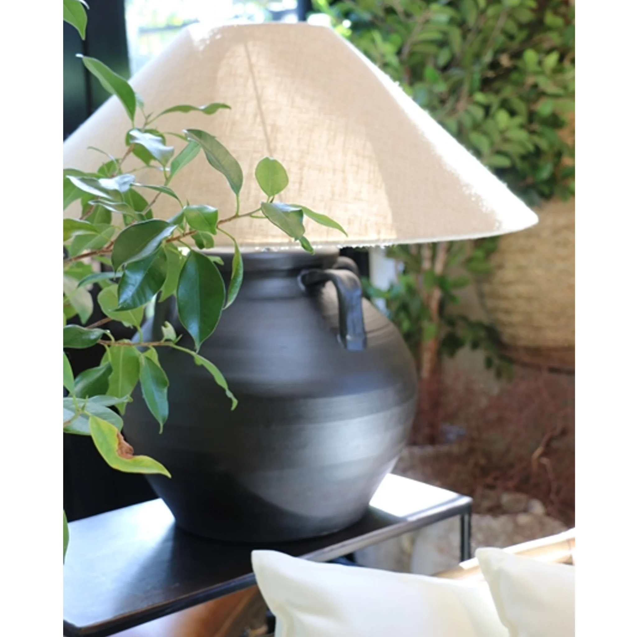 Ironsand Urn Lamp