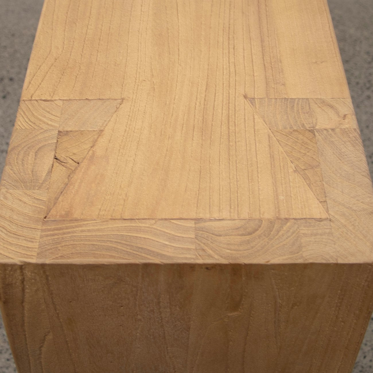 Olma Elm Console