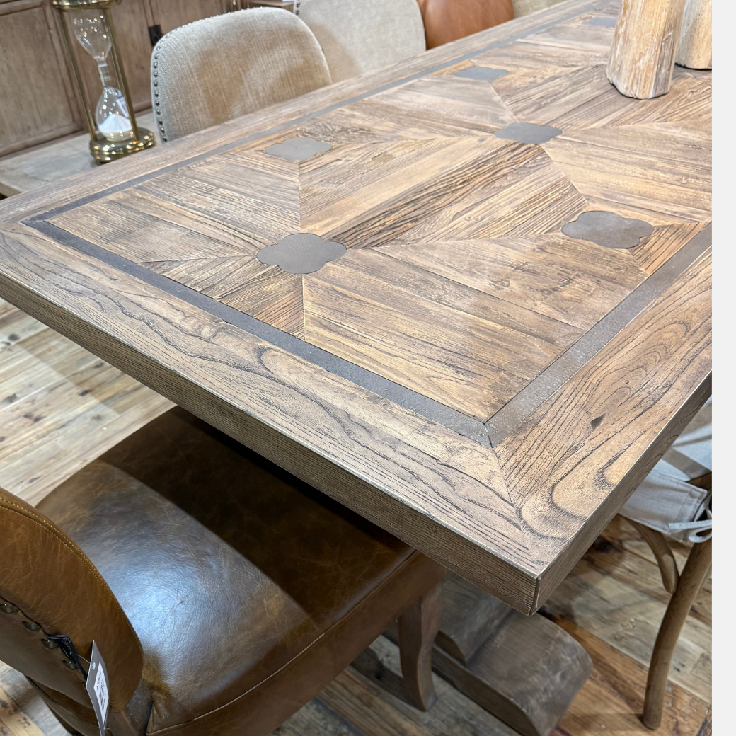 De Fleurs  Dining Table